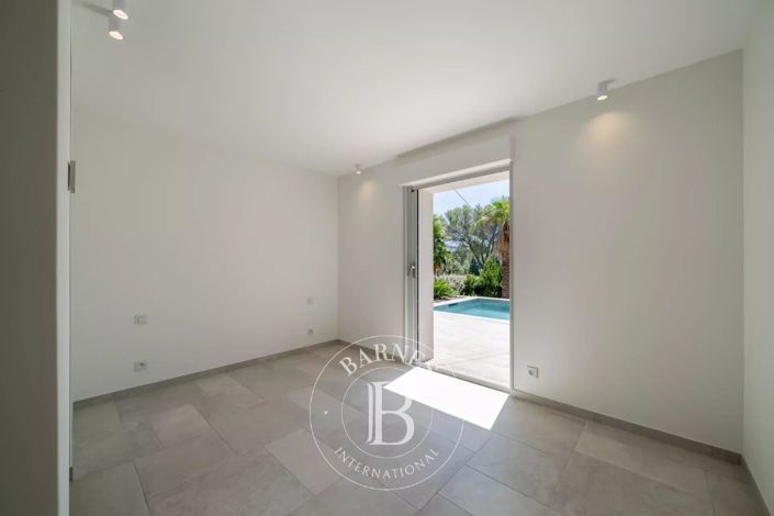 Image No.6-Maison de 4 chambres à vendre à Saint-Raphael