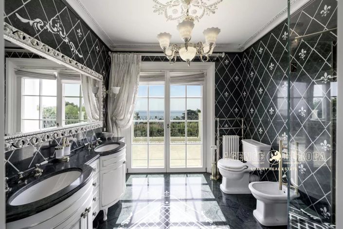 Image No.11-8 Bed House for sale