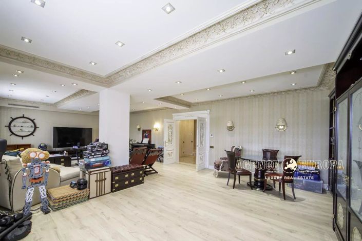 Image No.13-8 Bed House for sale