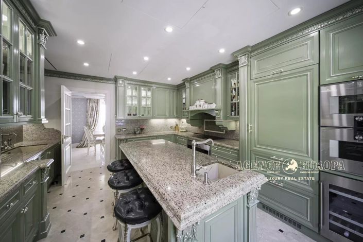 Image No.8-8 Bed House for sale