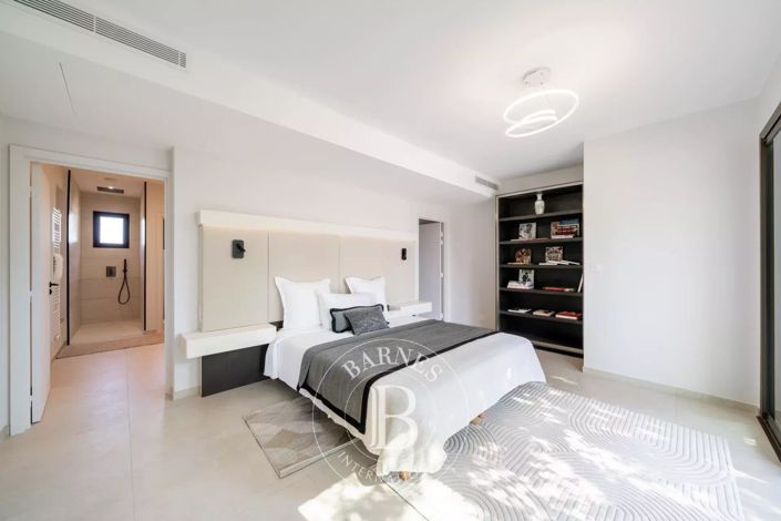 Image No.10-3 Bed House for sale