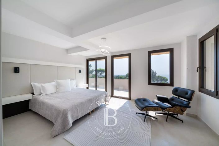 Image No.13-3 Bed House for sale