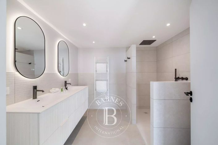 Image No.16-3 Bed House for sale