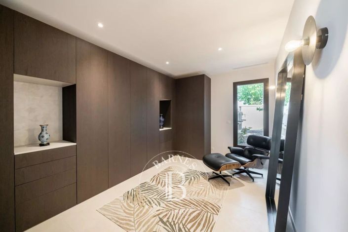 Image No.17-3 Bed House for sale