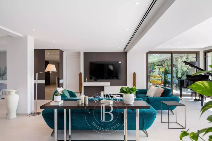 Image No.18-3 Bed House for sale