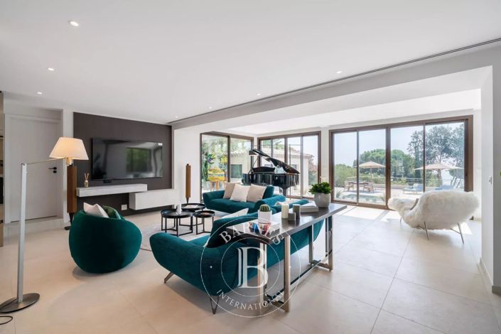 Image No.3-3 Bed House for sale