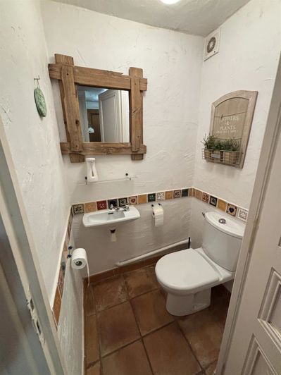 Image No.19-5 Bed House for sale