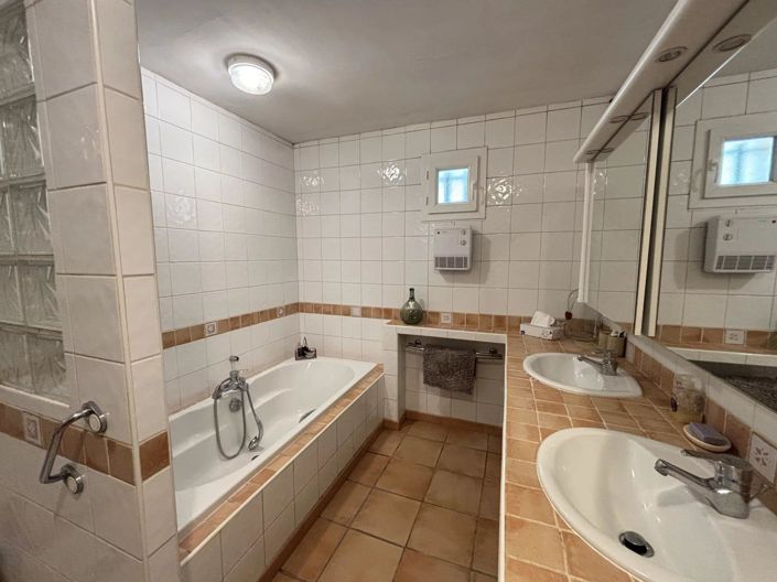 Image No.23-5 Bed House for sale