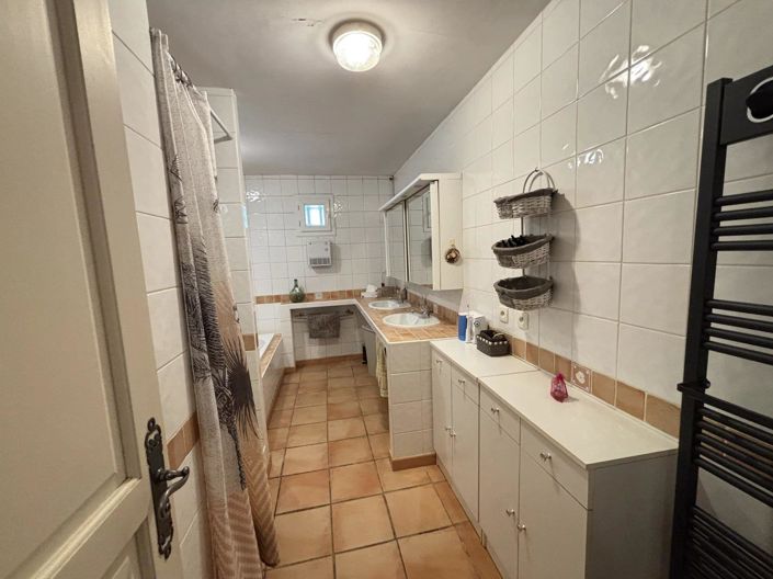 Image No.24-5 Bed House for sale