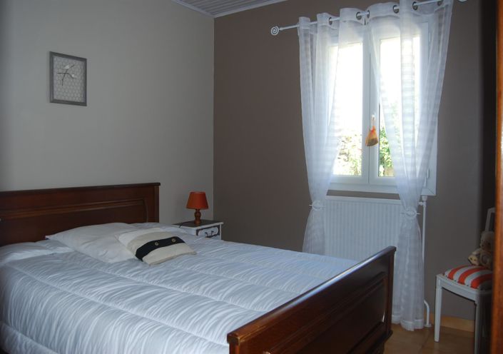 Image No.10-3 Bed House for sale