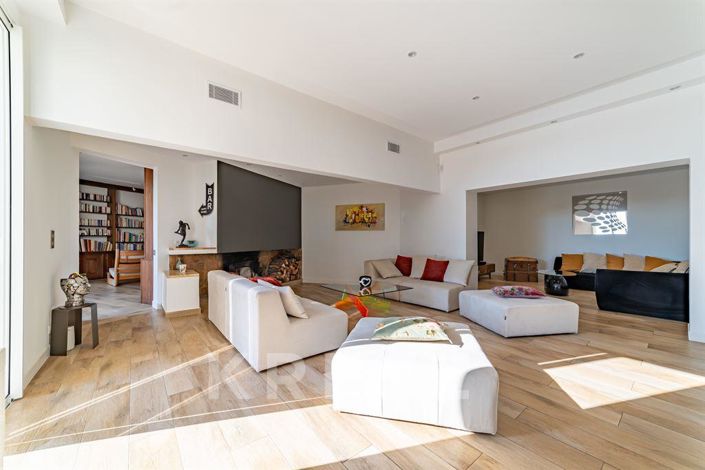 Image No.7-7 Bed House for sale