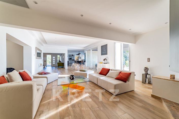 Image No.8-7 Bed House for sale