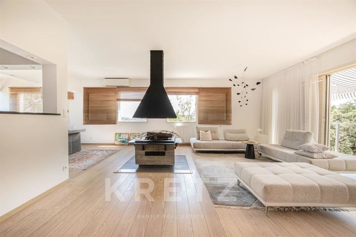 Image No.4-5 Bed House for sale