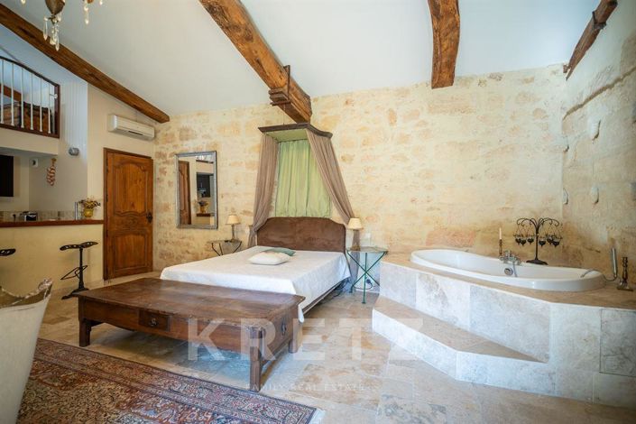 Image No.12-10 Bed Property for sale