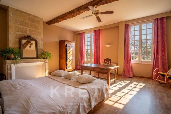 Image No.7-10 Bed Property for sale