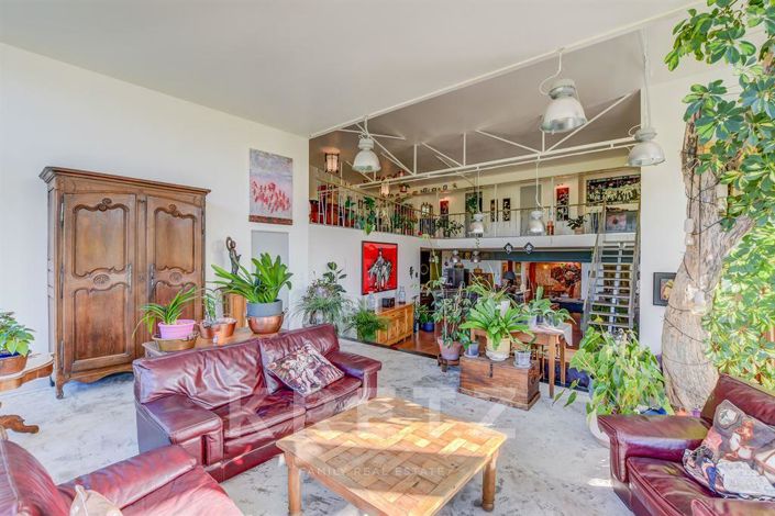 Image No.6-8 Bed House for sale