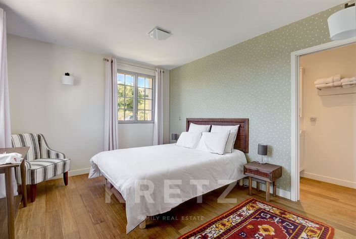 Image No.20-6 Bed House for sale