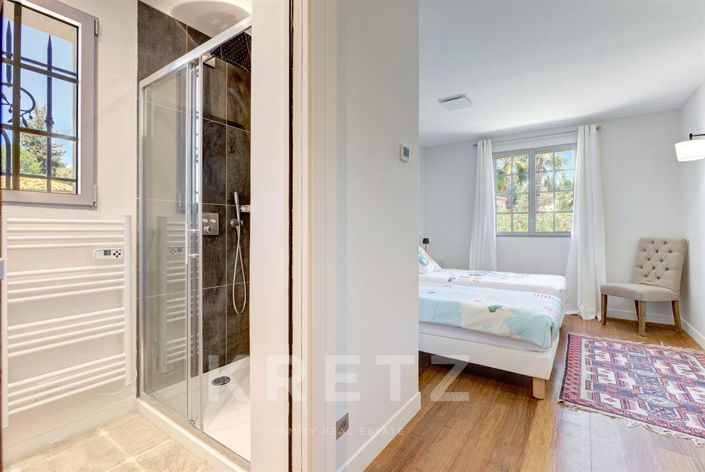 Image No.25-6 Bed House for sale