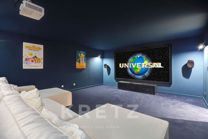 Image No.8-6 Bed House for sale