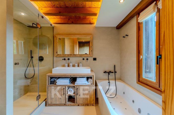 Image No.9-5 Bed Apartment for sale