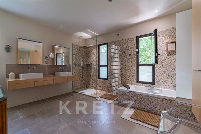 Image No.11-4 Bed House for sale