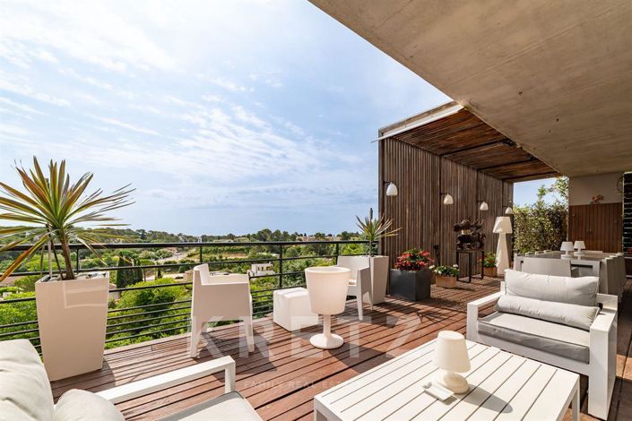 Image No.2-4 Bed House for sale