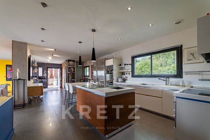 Image No.6-4 Bed House for sale