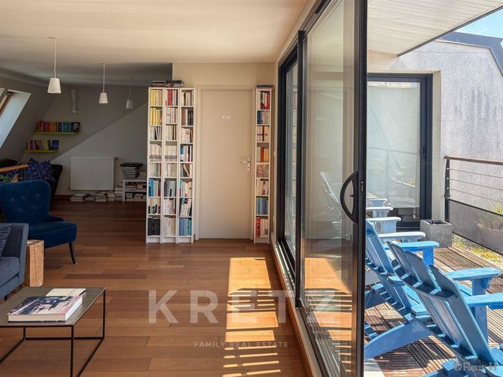 Image No.1-5 Bed Property for sale