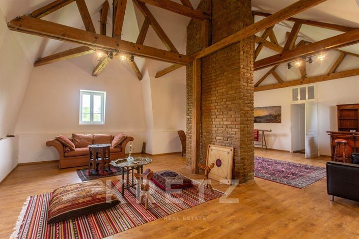 Image No.13-9 Bed Property for sale