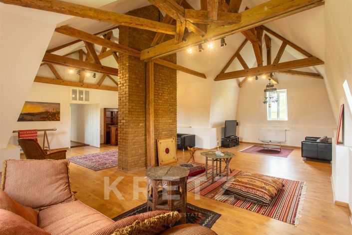 Image No.14-9 Bed Property for sale