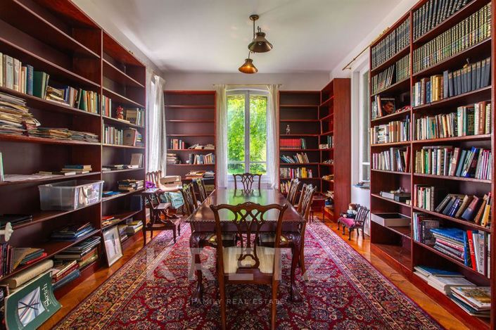 Image No.4-9 Bed Property for sale