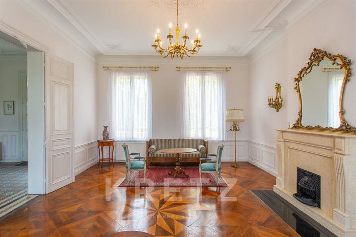 Image No.7-9 Bed Property for sale