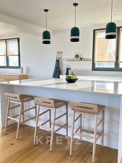 Image No.2-5 Bed Property for sale