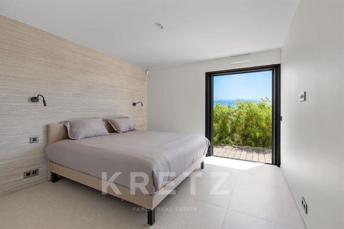 Image No.10-4 Bed Property for sale