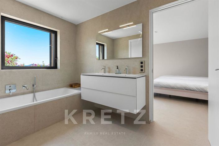 Image No.11-Propriété de 4 chambres à vendre à Le Lavandou