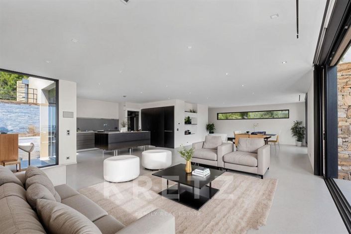 Image No.5-4 Bed Property for sale