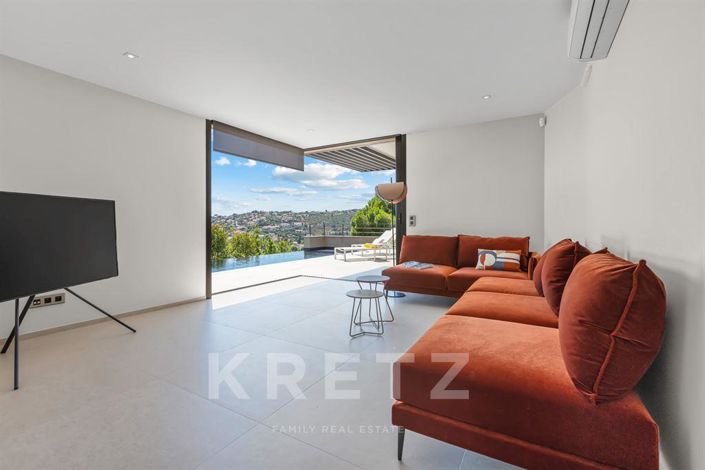 Image No.7-4 Bed Property for sale