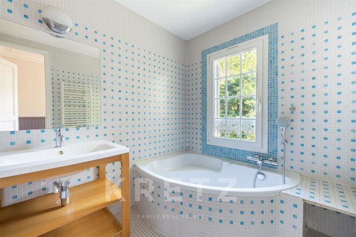 Image No.15-7 Bed House for sale