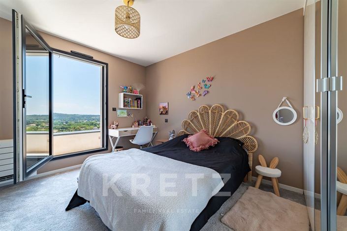 Image No.12-6 Bed House for sale