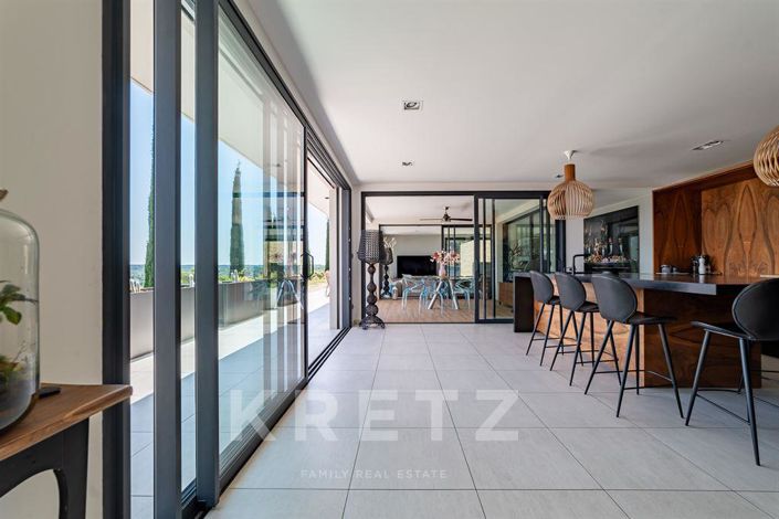 Image No.6-6 Bed House for sale