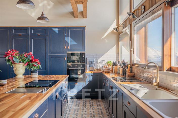 Image No.8-8 Bed House for sale