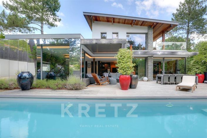 Image No.1-7 Bed House for sale