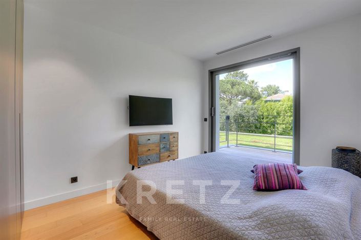 Image No.14-7 Bed House for sale