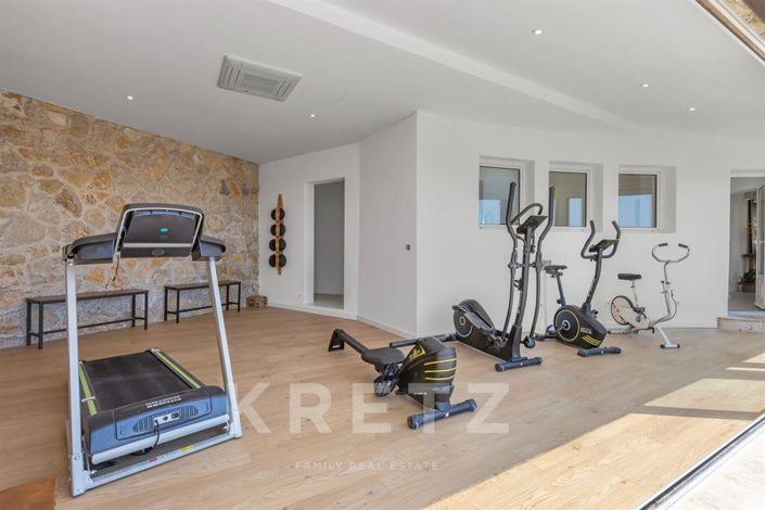 Image No.16-5 Bed Property for sale