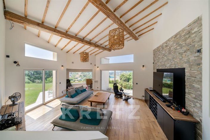 Image No.7-5 Bed House for sale