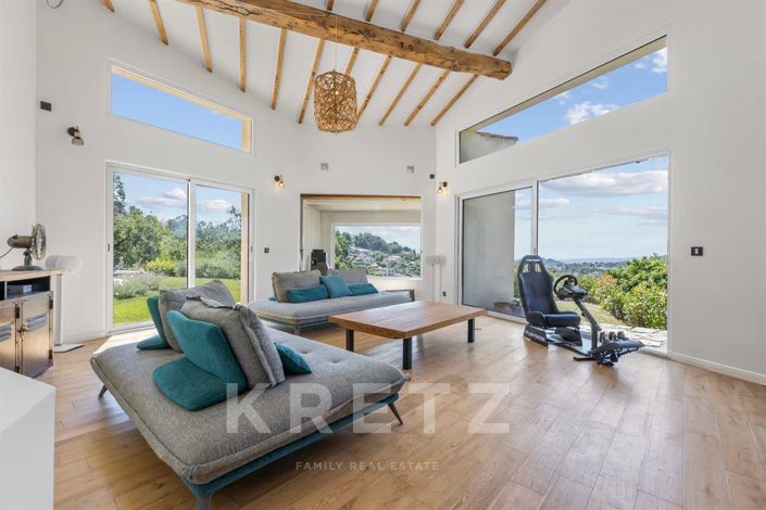 Image No.8-5 Bed House for sale