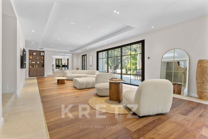 Image No.7-5 Bed House for sale