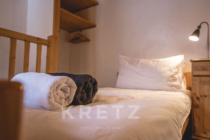 Image No.5-8 Bed House for sale