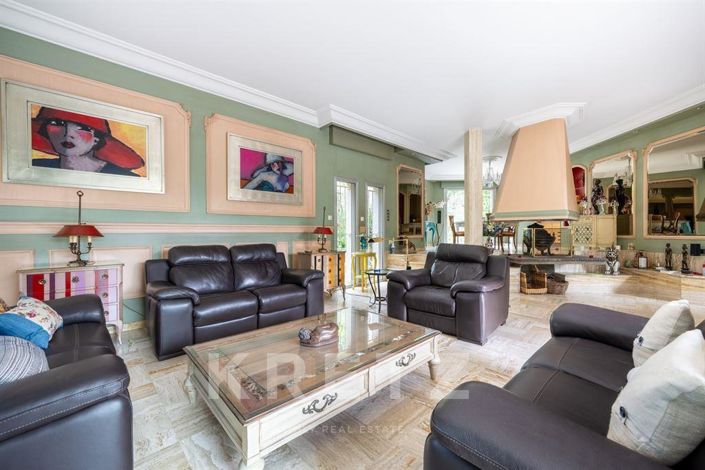 Image No.10-5 Bed House for sale