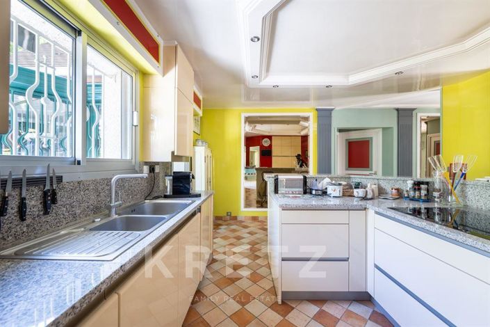 Image No.5-5 Bed House for sale